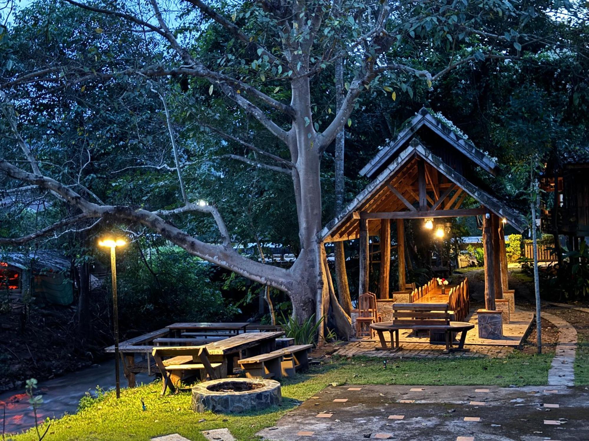 Ban Kaew Mo Ra Glamping & Restaurant Hotel Pang Mapha Eksteriør billede