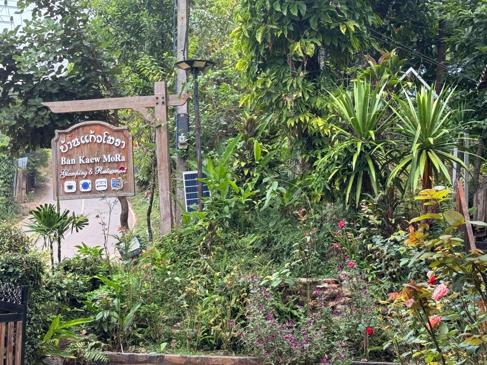 Ban Kaew Mo Ra Glamping & Restaurant Hotel Pang Mapha Eksteriør billede